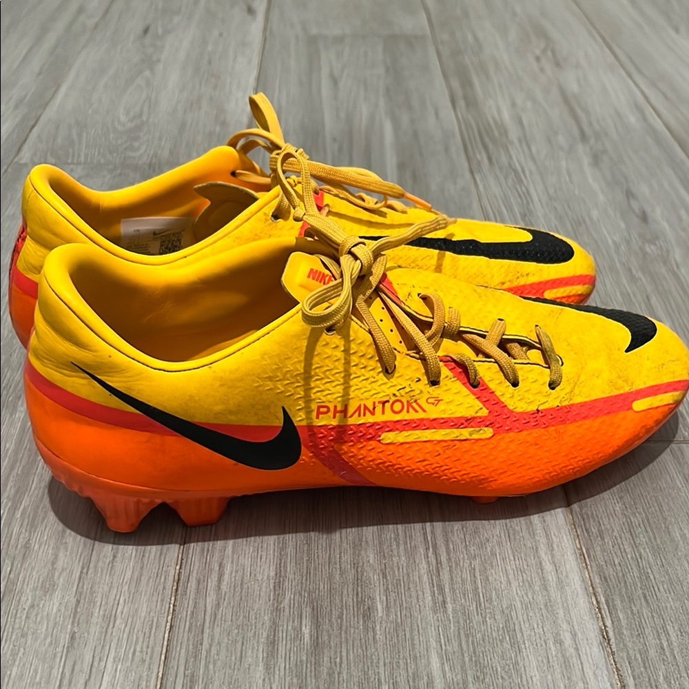 Nike phantom cleats